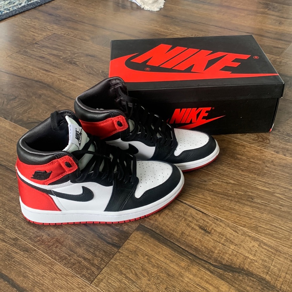 LIKE NEW, WORN ONCE Jordan 1 High Satin Black Toe